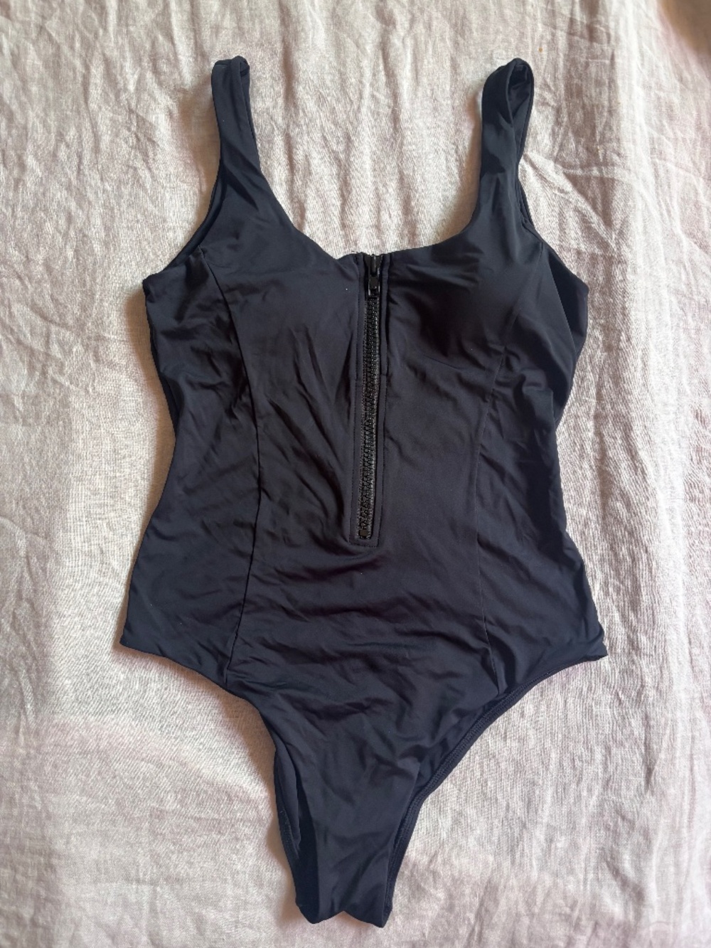 Women's Size L Black One Piece Vetchy Swimsuit